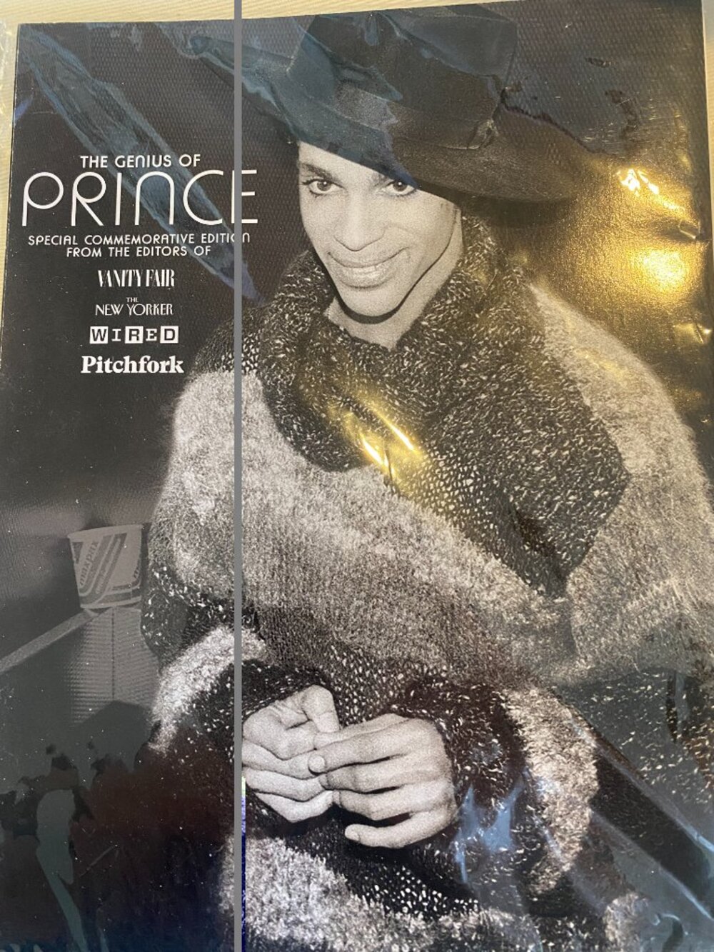 Prince special commemorative Magazine sealed with Prince Ornament - Picture 2 of 4